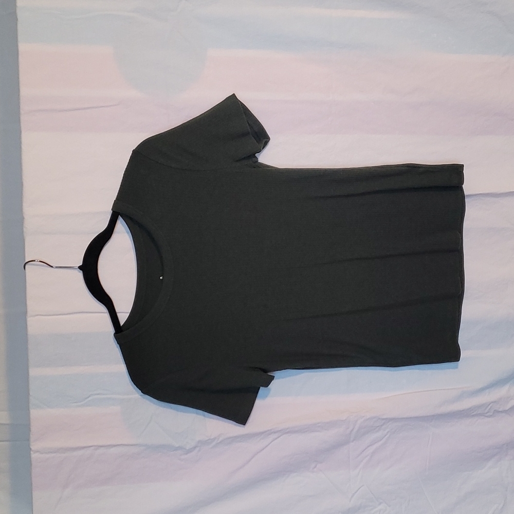A new Day medium dark green, ribbed short sleeve shirt
